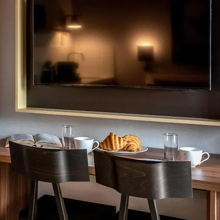 Apartment Ironique By Mb